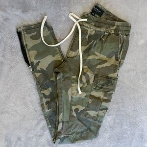 Men’s Small PacSun Camouflage Jogger Pants with Ankle Zippers